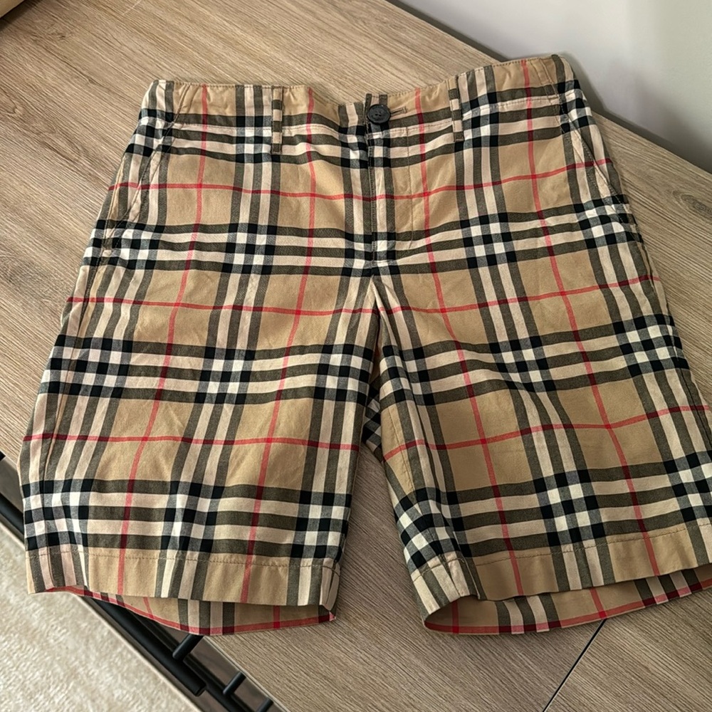 Burberry kids boy shorts size 10y.